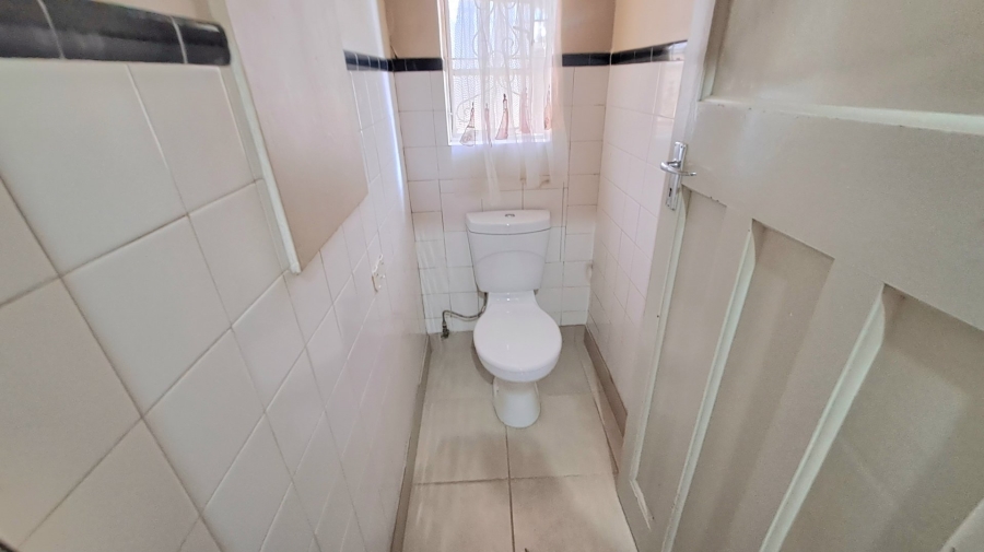 5 Bedroom Property for Sale in Park West Free State